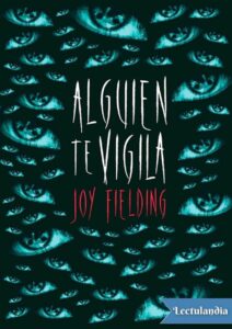 Portada de Alguien te vigila