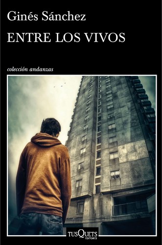 Entre los vivos de Ginés Sánchez, portada del libro