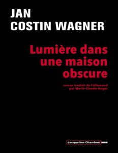 Lumiere Dans Une Maison Obscure